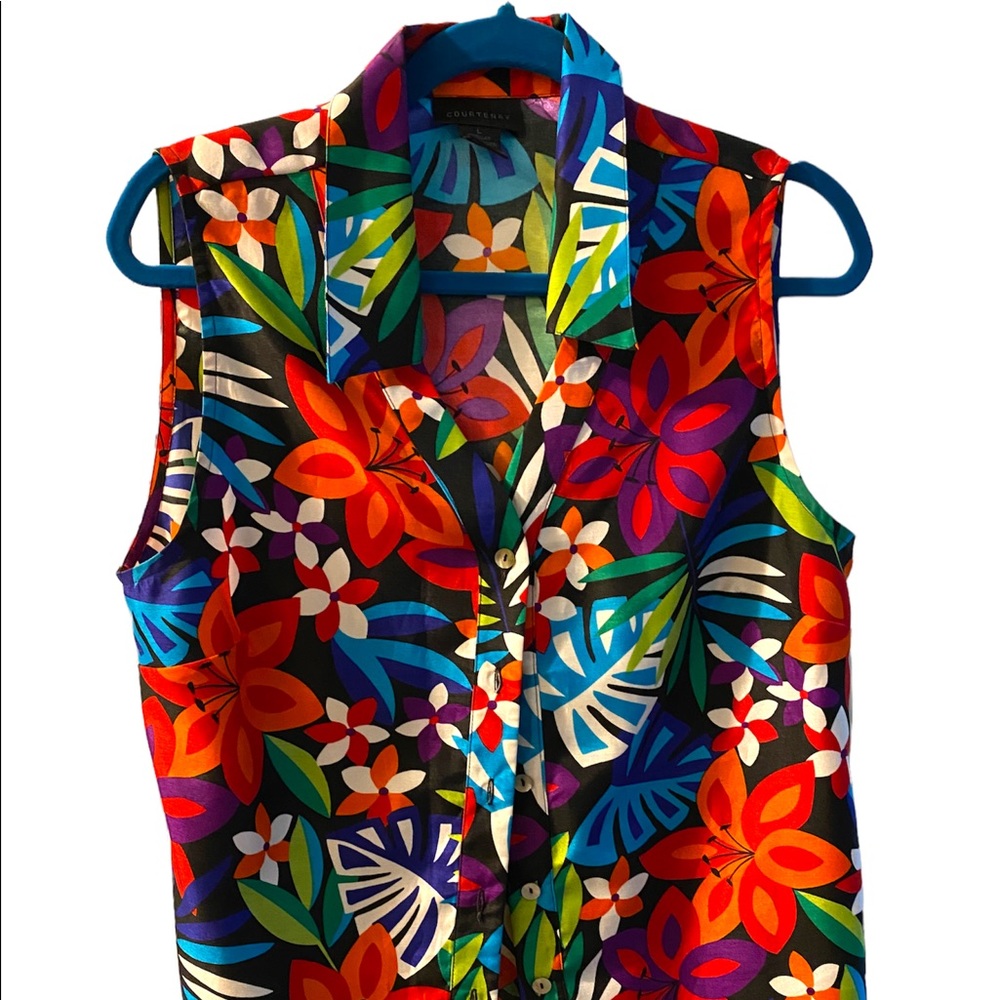Beautiful flower button down sleeveless blouse size large